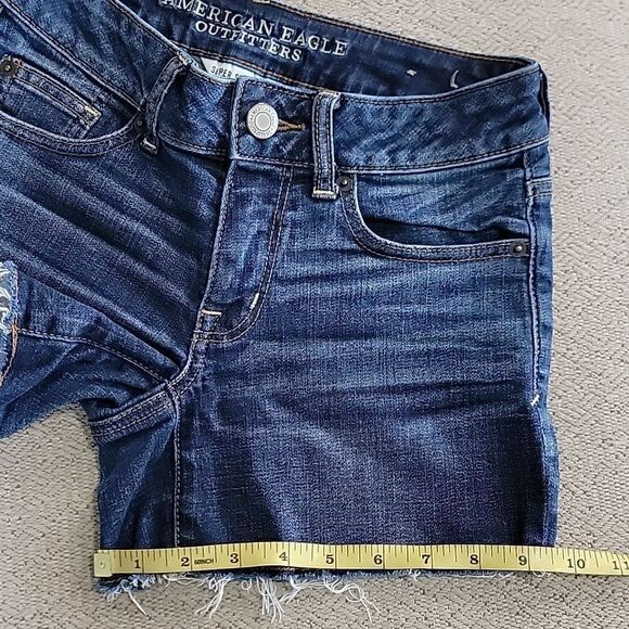 American Eagle Shortie Super Stretch Distressed Jean Shorts - Size 2 - Picture 11 of 14